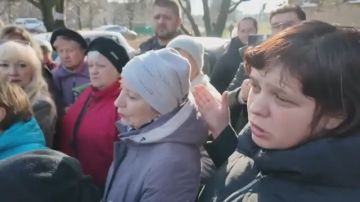 Денис Пушилин: Во время встречи с жителями Калининского микрорайона Макеевки сразу же наметили план решения самых актуальных проблем, которые обозначили люди