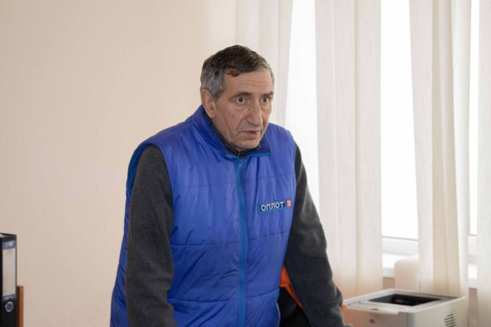 Алексей Дорофеев поздравил команды телеканалов «Первый Республиканский» и «Оплот» со Всемирным днем телевидения Алексей Дорофеев поздравил команды телеканалов «Первый Республиканский» и «Оплот» со Всемирным днем телевидения