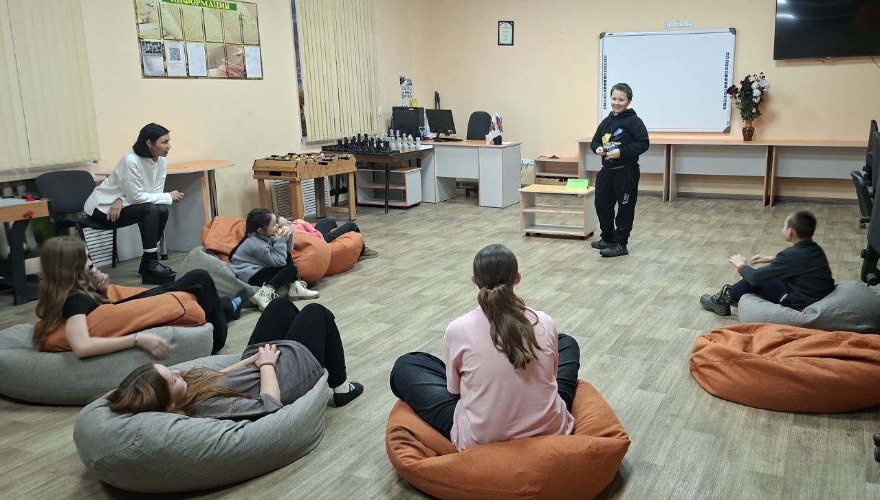 В МБУ «Мироновский поселковый ДК» прошла игра «Крокодил. Профессии»