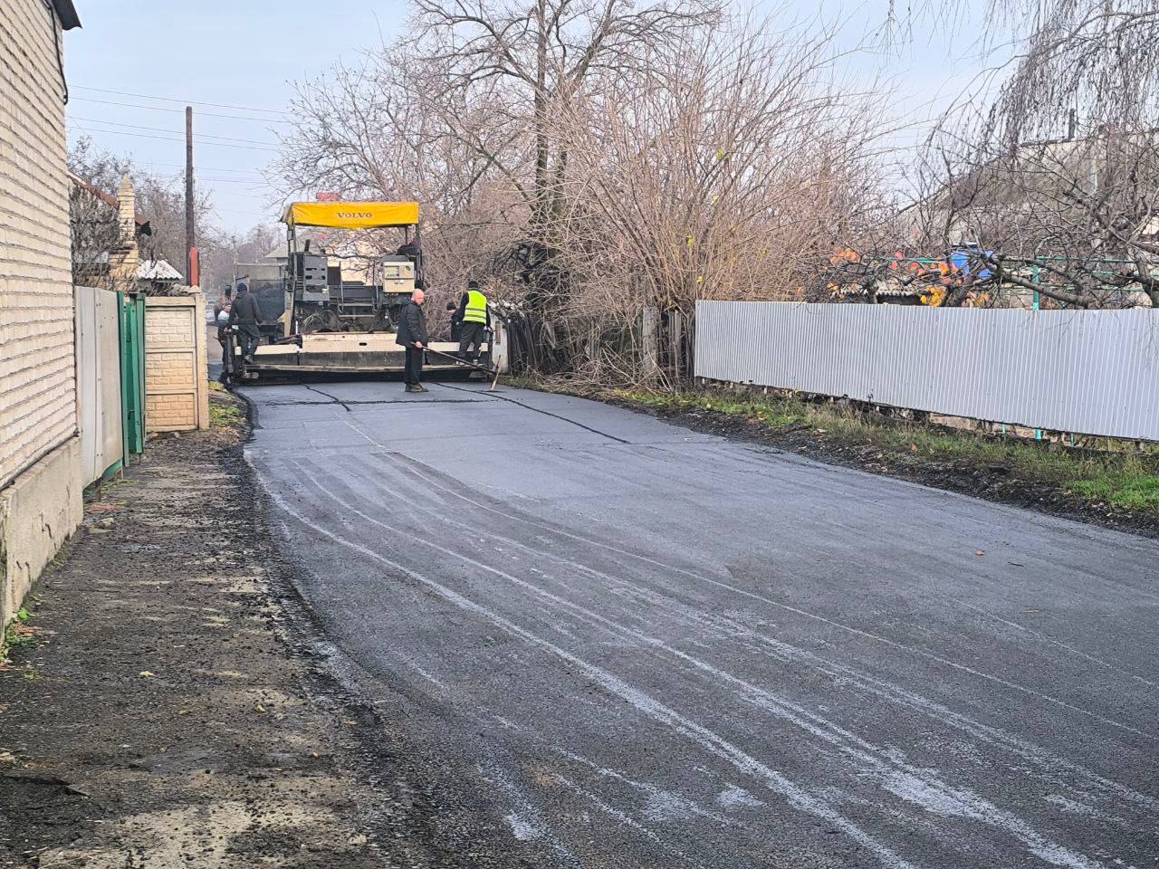 Денис Зубов: В рамках реализации первого этапа ремонта дорожного покрытия по переулку Лермонтова начата укладка асфальта Денис Зубов: В рамках реализации первого этапа ремонта дорожного покрытия по переулку Лермонтова начата укладка асфальта