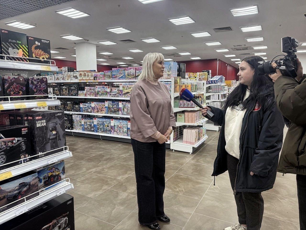 Наталья Козина, заместитель министра промышленности и торговли ДНР, приняла участие в открытии магазина Семья ДЕТИ Наталья Козина, заместитель министра промышленности и торговли ДНР, приняла участие в открытии магазина Семья ДЕТИ