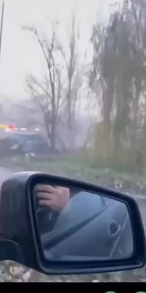 «Порш Кайен» обнял столб в Мариуполе