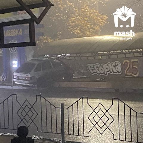 Чересчур амбициозный водила "Лады" протаранил подземный переход на пересечении Ленина и Московской в Макеевке Чересчур амбициозный водила "Лады" протаранил подземный переход на пересечении Ленина и Московской в Макеевке