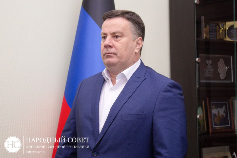 Константин Кузьмин: С гордостью наградил Благодарностями Председателя Народного Совета ДНР сотрудников следственного управления Следственного комитета Российской Федерации по ДНР! Константин Кузьмин: С гордостью наградил Благодарностями Председателя Народного Совета ДНР сотрудников следственного управления Следственного комитета Российской Федерации по ДНР!