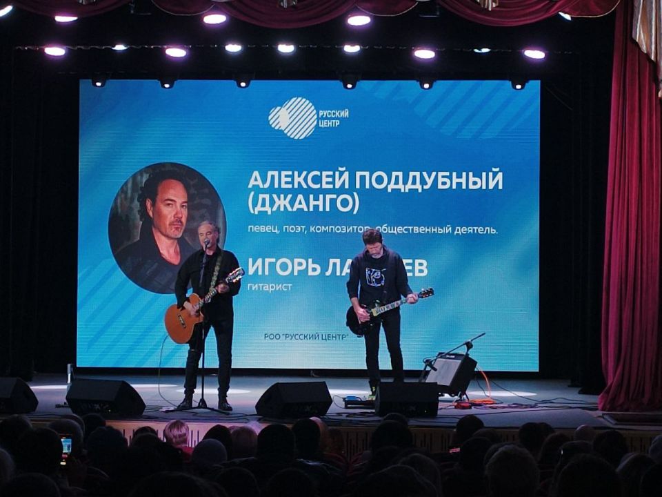 В Володарском доме культуры сегодня состоялось яркое и запоминающееся выступление талантливого музыканта и исполнителя Алексея Поддубного и гитариста Игоря Лазарева В Володарском доме культуры сегодня состоялось яркое и запоминающееся выступление талантливого музыканта и исполнителя Алексея Поддубного и гитариста Игоря Лазарева