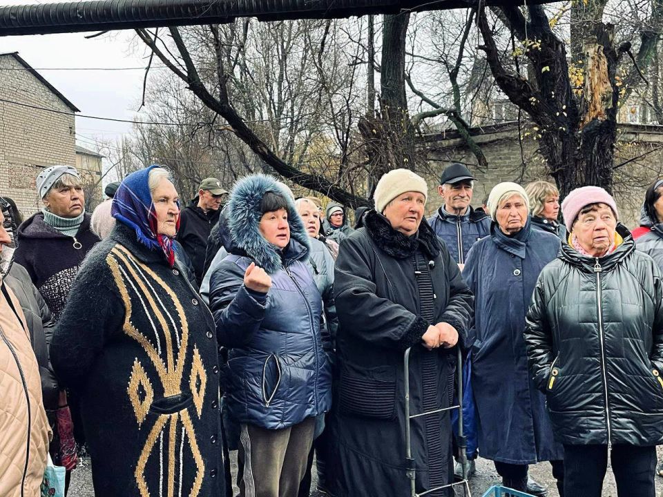 Депутаты фракции «Единая Россия» в Народном Совете провели сход граждан в Червоногвардейском районе Макеевки Депутаты фракции «Единая Россия» в Народном Совете провели сход граждан в Червоногвардейском районе Макеевки