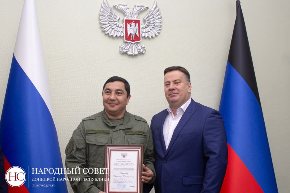 Константин Кузьмин: С гордостью наградил Благодарностями Председателя Народного Совета ДНР сотрудников следственного управления Следственного комитета Российской Федерации по ДНР! Константин Кузьмин: С гордостью наградил Благодарностями Председателя Народного Совета ДНР сотрудников следственного управления Следственного комитета Российской Федерации по ДНР!