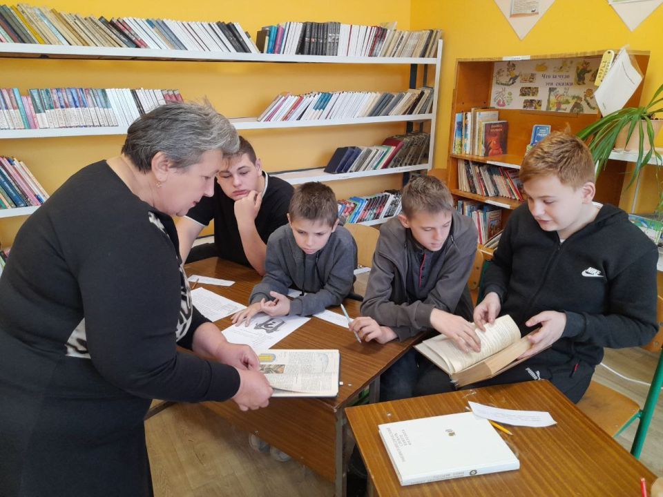 21 ноября в школьной библиотеке "Луганская школа 12" оформлена книжная выставка "Наши умные помощники" к замечательному празднику - День словарей и энциклопедий, который отмечается 22 ноября 21 ноября в школьной библиотеке "Луганская школа 12" оформлена книжная выставка "Наши умные помощники" к замечательному празднику - День словарей и энциклопедий, который отмечается 22 ноября