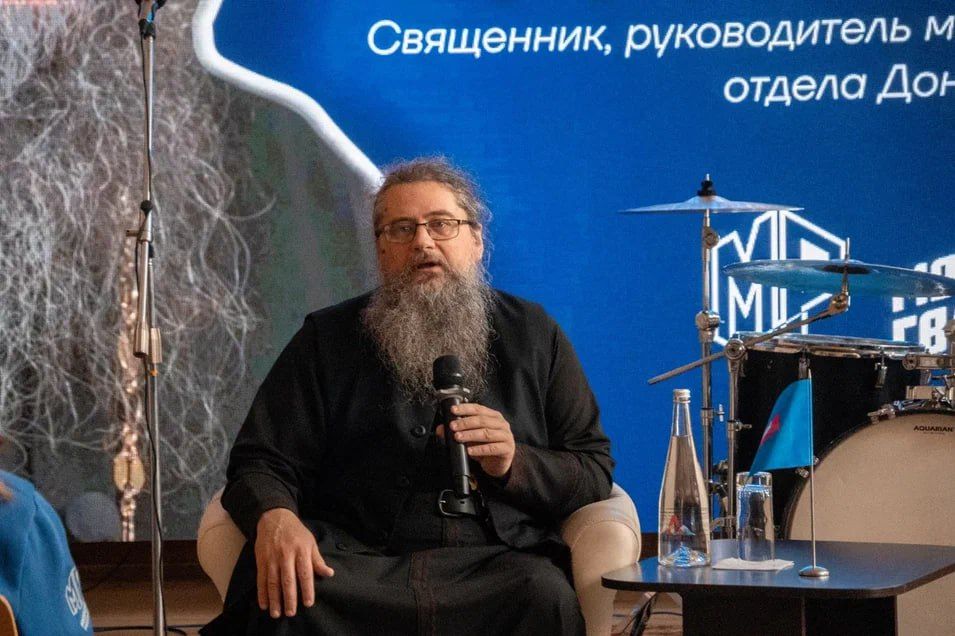 Разговаривали о вере и слушали Цоя: в Донецке прошла встреча священника с молодежью Разговаривали о вере и слушали Цоя: в Донецке прошла встреча священника с молодежью