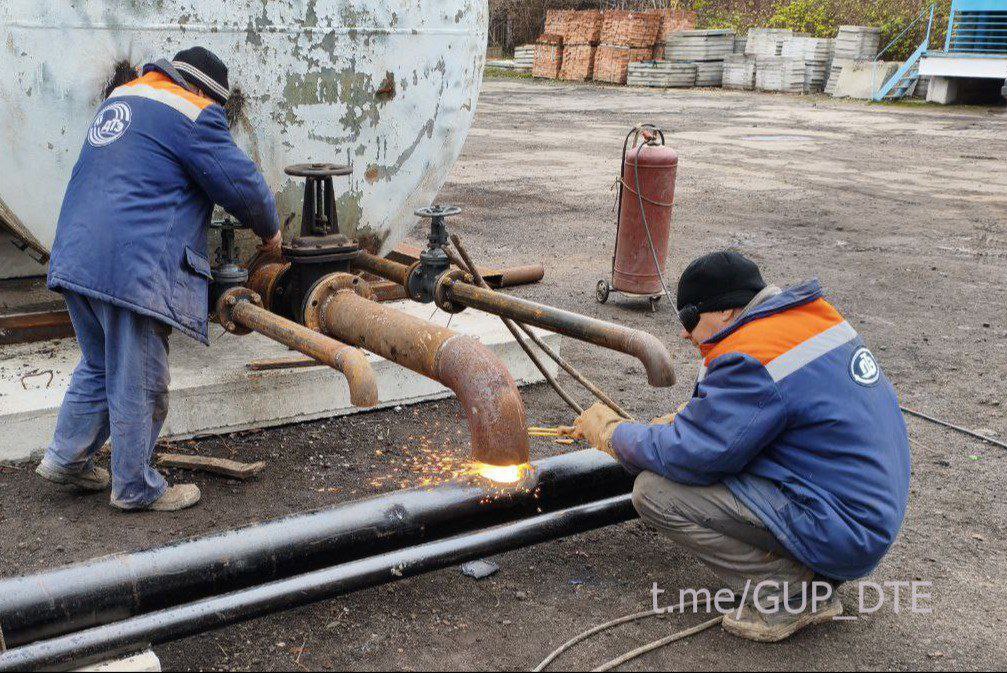 ФИЛИАЛ "МАРИУПОЛЬТЕПЛОСЕТЬ" ПОВЫШАЕТ НАДЕЖНОСТЬ ТЕПЛОСНАБЖЕНИЯ ПОТРЕБИТЕЛЕЙ: УСТАНОВКА РЕЗЕРВНЫХ БАКОВ НА КОТЕЛЬНОЙ "ЖМР-16" ФИЛИАЛ "МАРИУПОЛЬТЕПЛОСЕТЬ" ПОВЫШАЕТ НАДЕЖНОСТЬ ТЕПЛОСНАБЖЕНИЯ ПОТРЕБИТЕЛЕЙ: УСТАНОВКА РЕЗЕРВНЫХ БАКОВ НА КОТЕЛЬНОЙ "ЖМР-16"