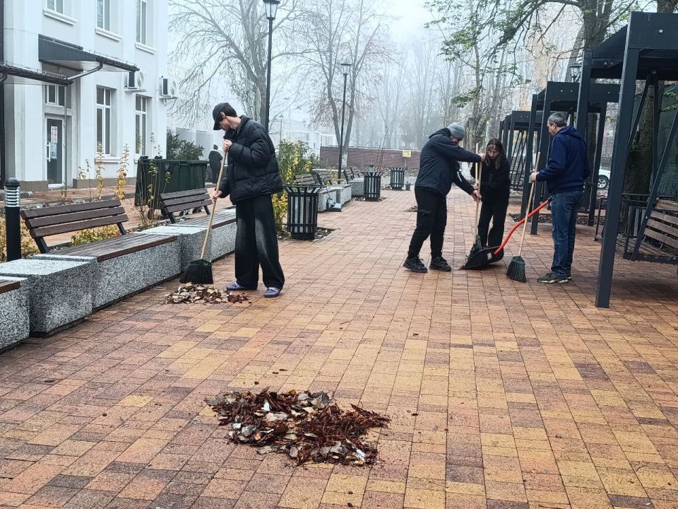Команда Дома молодёжи | Волноваха в очередной раз провела работы по приведению в порядок прилегающей территории Команда Дома молодёжи | Волноваха в очередной раз провела работы по приведению в порядок прилегающей территории