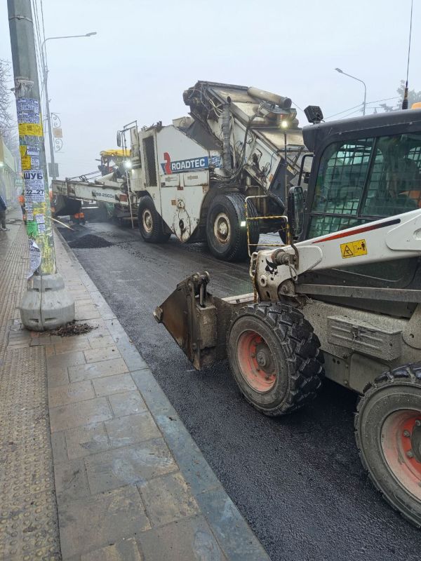 В районе "тысячи мелочей" на пр. Ленина продолжаются дорожные работы В районе "тысячи мелочей" на пр. Ленина продолжаются дорожные работы