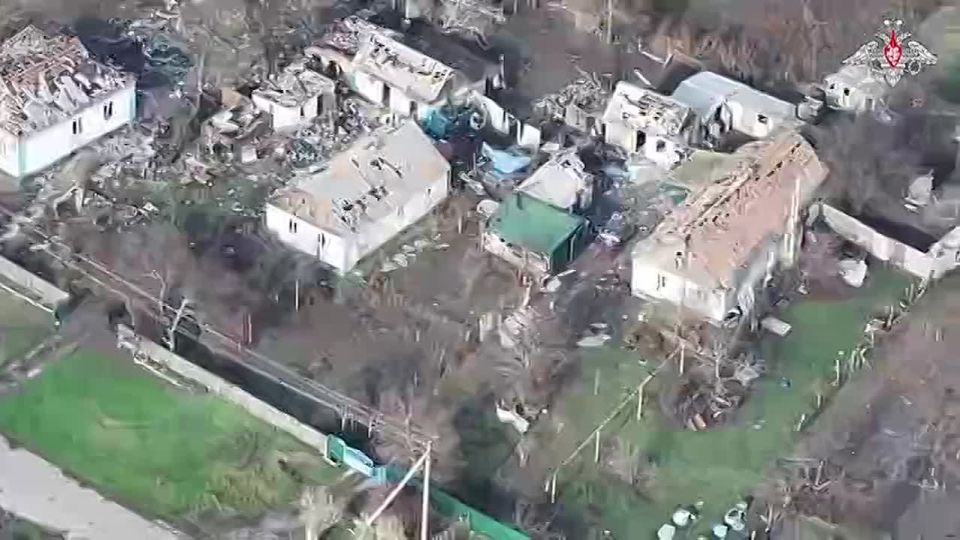 Эдуард Басурин: Как сообщает Минобороны РФ, бойцы 36-й гвардейской мотострелковой бригады, входящей в состав 29-й гвардейской общевойсковой армии группировки войск "Восток", успешно выбили противника из населенных пунктов...