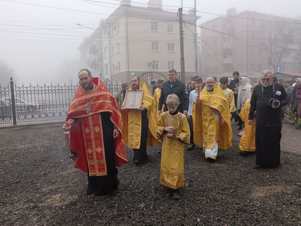 Резная икона прибыла с «Маршем мира» в Мариуполь Резная икона прибыла с «Маршем мира» в Мариуполь