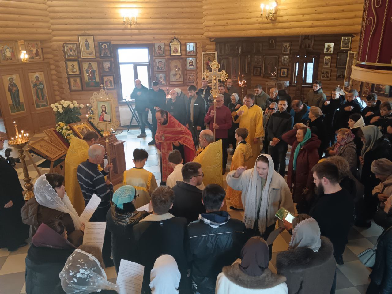 Резная икона прибыла с «Маршем мира» в Мариуполь Резная икона прибыла с «Маршем мира» в Мариуполь