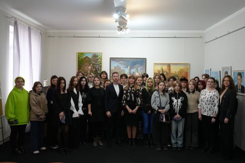 В Доме художника ДНР открылась выставка «Грани таланта» В Доме художника ДНР открылась выставка «Грани таланта»