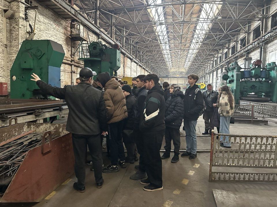 Будущее в руках молодых: Ясиноватский машзавод открывает двери для студентов Будущее в руках молодых: Ясиноватский машзавод открывает двери для студентов
