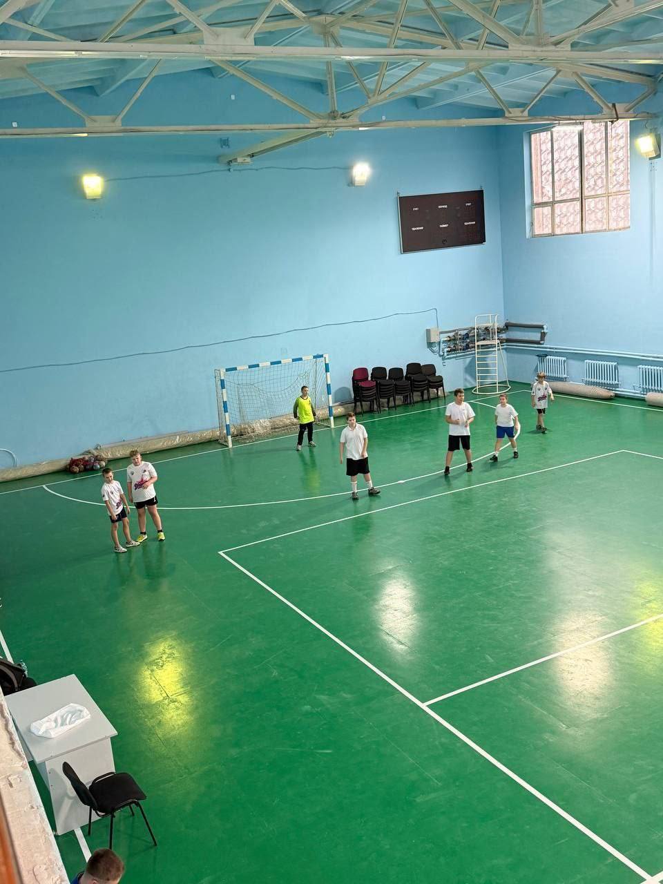 22 ноября 2025 года команда МБУ ДО СШ №1 г. о. Харцызск отделения гандбола, приняла участие в матчевой встрече, которая прошла в г. Таганроге. На спортивной площадке встретились команды нашей школы и команды Спортивной школы... 22 ноября 2025 года команда МБУ ДО СШ №1 г. о. Харцызск отделения гандбола, приняла участие в матчевой встрече, которая прошла в г. Таганроге. На спортивной площадке встретились команды нашей школы и команды Спортивной школы...