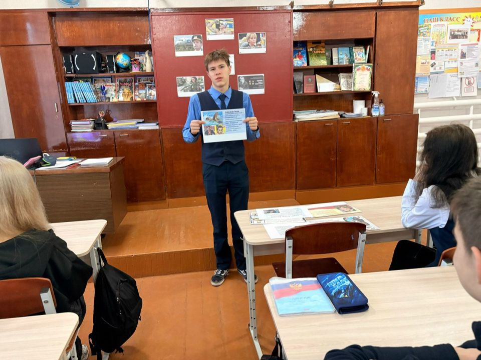 В рамках Регионального проекта «Мир возможностей» учащиеся общеобразовательных организаций городского округа Макеевка принимают участие в акции «Знакомьтесь, мой герой» В рамках Регионального проекта «Мир возможностей» учащиеся общеобразовательных организаций городского округа Макеевка принимают участие в акции «Знакомьтесь, мой герой»