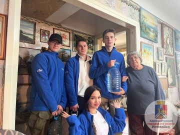 Денис Зубов: Добро начинается с тебя!. Активная молодёжь Иловайска совместно с волонтёрами организации «Дом Народного Единства» из Нижнего Новгорода при поддержке администрации городского округа Иловайск провела добрую...