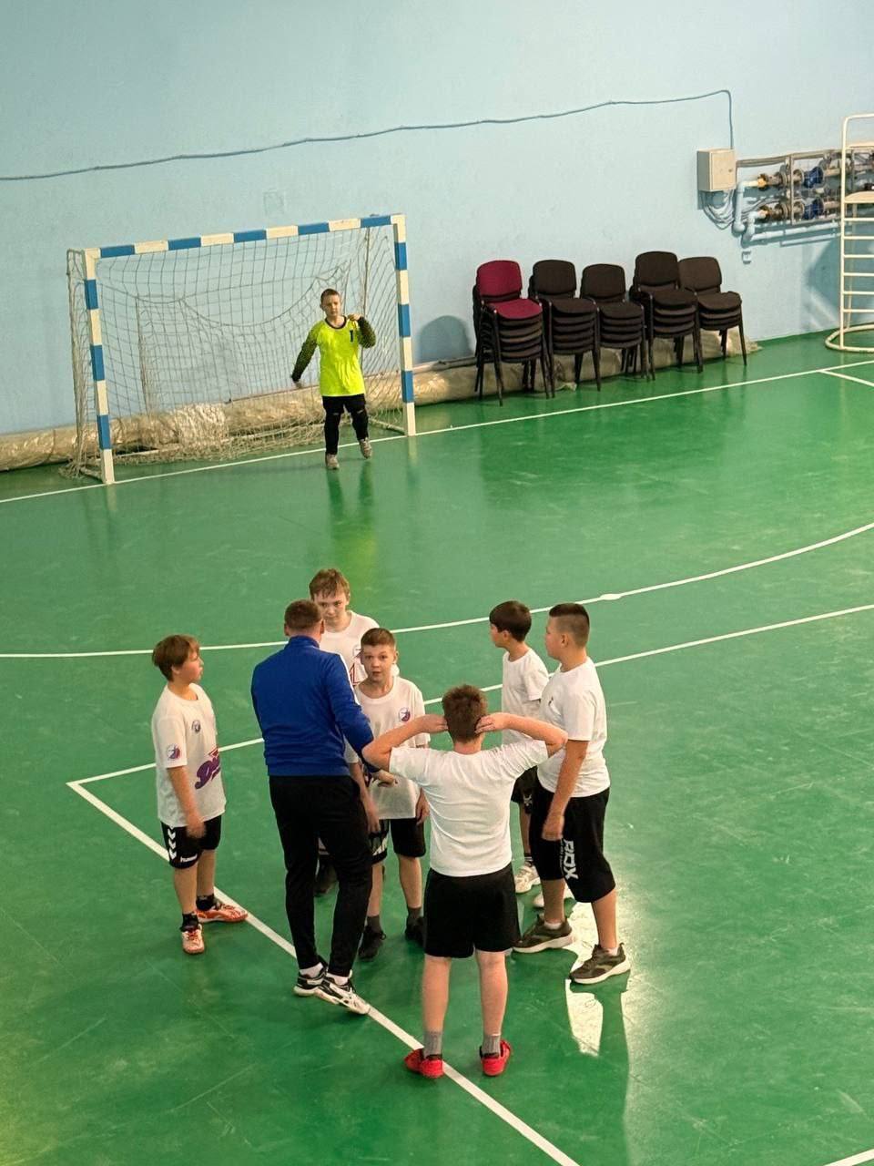 22 ноября 2025 года команда МБУ ДО СШ №1 г. о. Харцызск отделения гандбола, приняла участие в матчевой встрече, которая прошла в г. Таганроге. На спортивной площадке встретились команды нашей школы и команды Спортивной школы... 22 ноября 2025 года команда МБУ ДО СШ №1 г. о. Харцызск отделения гандбола, приняла участие в матчевой встрече, которая прошла в г. Таганроге. На спортивной площадке встретились команды нашей школы и команды Спортивной школы...