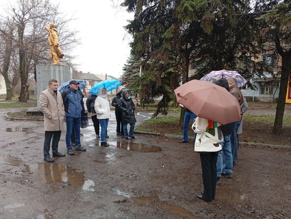 Александр Черников провел сход граждан в Кировском районе Донецка Александр Черников провел сход граждан в Кировском районе Донецка