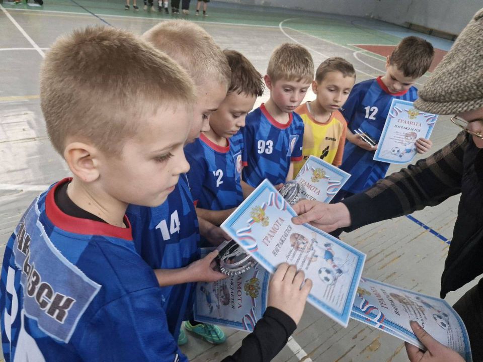 23 ноября 2025 года в ДС "Трубник прошло открытое первенство города Харцызска по мини-футболу среди юношей 2016-2017 г. р. и младше. 23 ноября 2025 года в ДС "Трубник прошло открытое первенство города Харцызска по мини-футболу среди юношей 2016-2017 г. р. и младше.