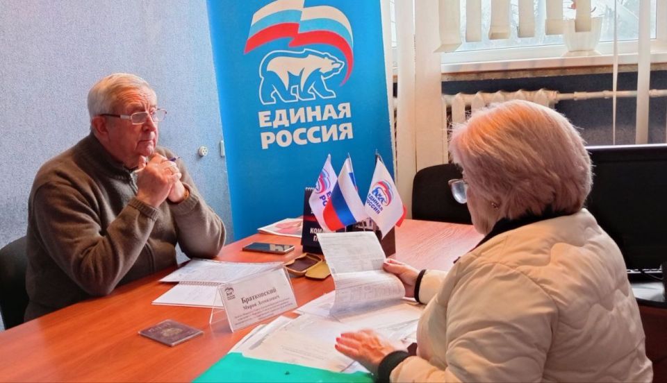 Мирон Братковский провел прием граждан в приемной партии «Единая Россия» Петровского района города Донецка Мирон Братковский провел прием граждан в приемной партии «Единая Россия» Петровского района города Донецка