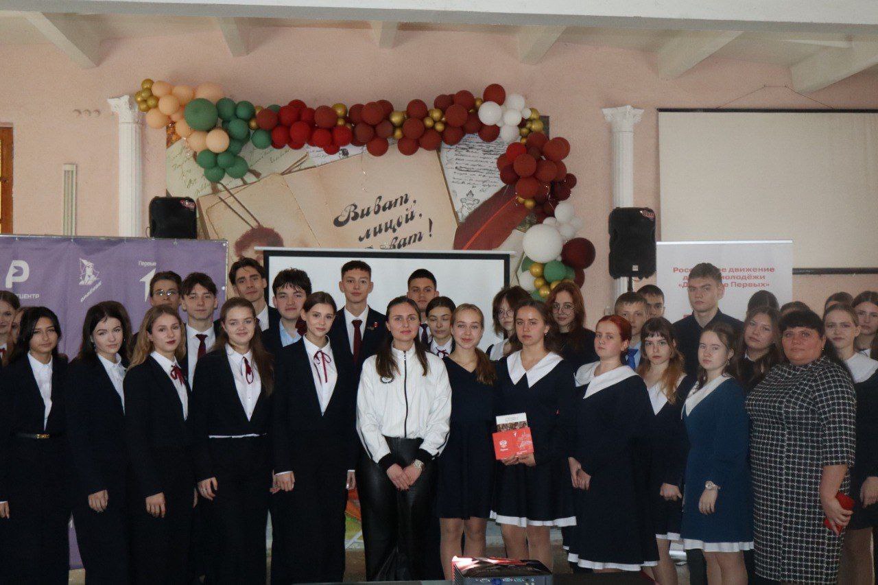 Для учащихся 9-11 классов общеобразовательных учреждений продолжается проведение увлекательных лекций «Люди-маяки: новые маршруты», посвящённые огромным возможностям, которые сегодня открыты для молодёжи Донбасса в составе... Для учащихся 9-11 классов общеобразовательных учреждений продолжается проведение увлекательных лекций «Люди-маяки: новые маршруты», посвящённые огромным возможностям, которые сегодня открыты для молодёжи Донбасса в составе...