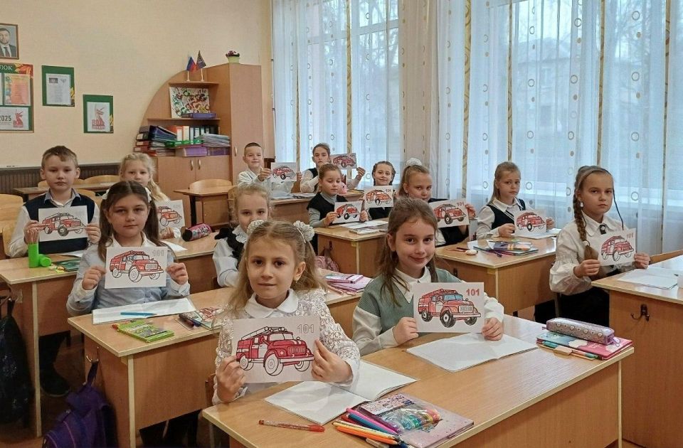 В школах Шахтерского округа прошли занятия проекта «Разговоры о важном» по теме «Профессия — жизнь спасать» В школах Шахтерского округа прошли занятия проекта «Разговоры о важном» по теме «Профессия — жизнь спасать»