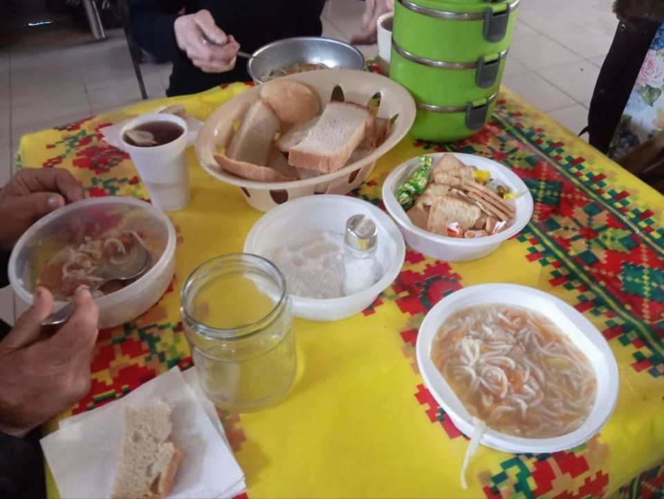 Жителям Донецкой Народной Республики помогают более 60 добровольцев из Югры Жителям Донецкой Народной Республики помогают более 60 добровольцев из Югры