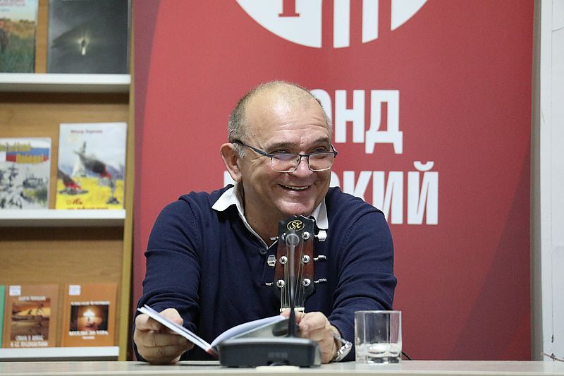 В Донецкой республиканской библиотеке имени Н.К. Крупской состоялась презентация книги Вячеслава Теркулова «Город Донецк переполнен дождём»