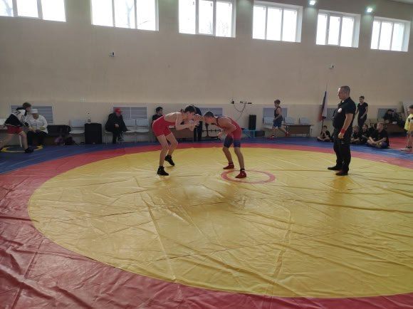 Первенство по спортивной борьбе Первенство по спортивной борьбе