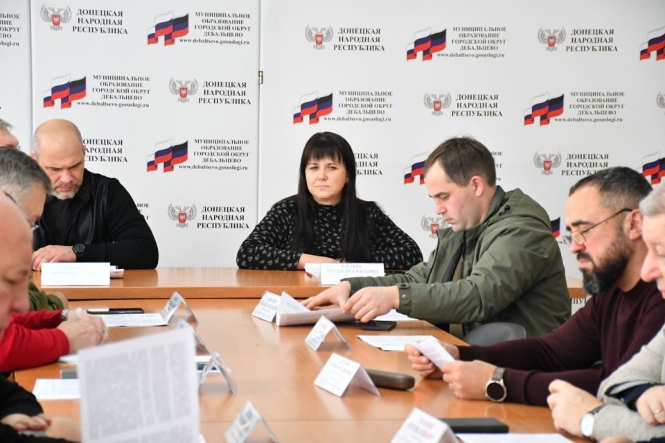 Сегодня в Дебальцево стартовали важные обсуждения: комитеты Дебальцевского городского совета приступили к рассмотрению проекта решения «О бюджете муниципального образования городской округ Дебальцево Донецкой Народной... Сегодня в Дебальцево стартовали важные обсуждения: комитеты Дебальцевского городского совета приступили к рассмотрению проекта решения «О бюджете муниципального образования городской округ Дебальцево Донецкой Народной...