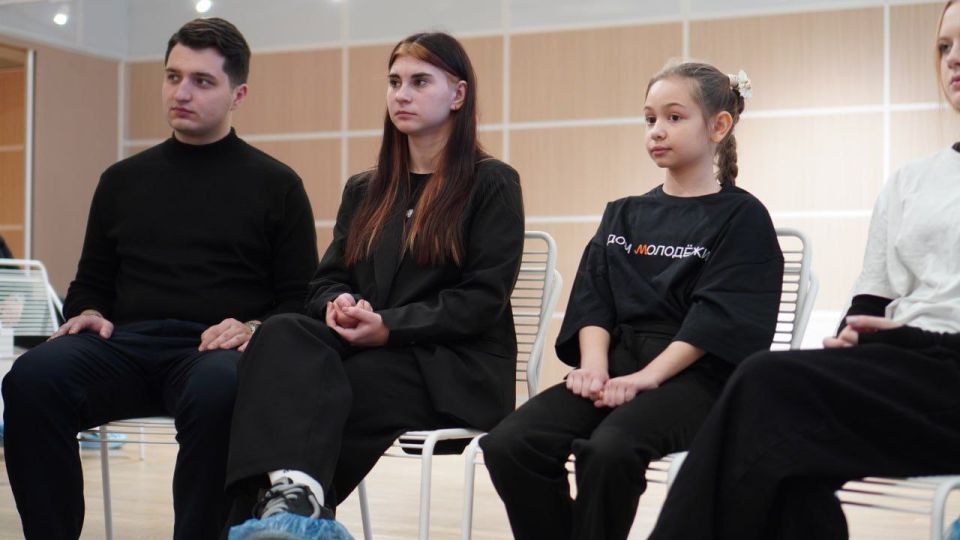 В Доме молодёжи | Волноваха прошел тренинг «Точка спокойствия», направленный на снижение стресса и тревожности, а также повышение уровня социализации у подростков, переживших военные действия и переезд с оккупированных... В Доме молодёжи | Волноваха прошел тренинг «Точка спокойствия», направленный на снижение стресса и тревожности, а также повышение уровня социализации у подростков, переживших военные действия и переезд с оккупированных...