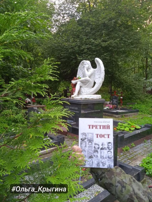 Дружба, испытанная годами, войной, слезами, даже ложью во спасение и объятиями Дружба, испытанная годами, войной, слезами, даже ложью во спасение и объятиями
