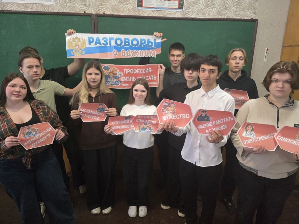 Школьники Ждановки узнали о профессии спасателя Школьники Ждановки узнали о профессии спасателя