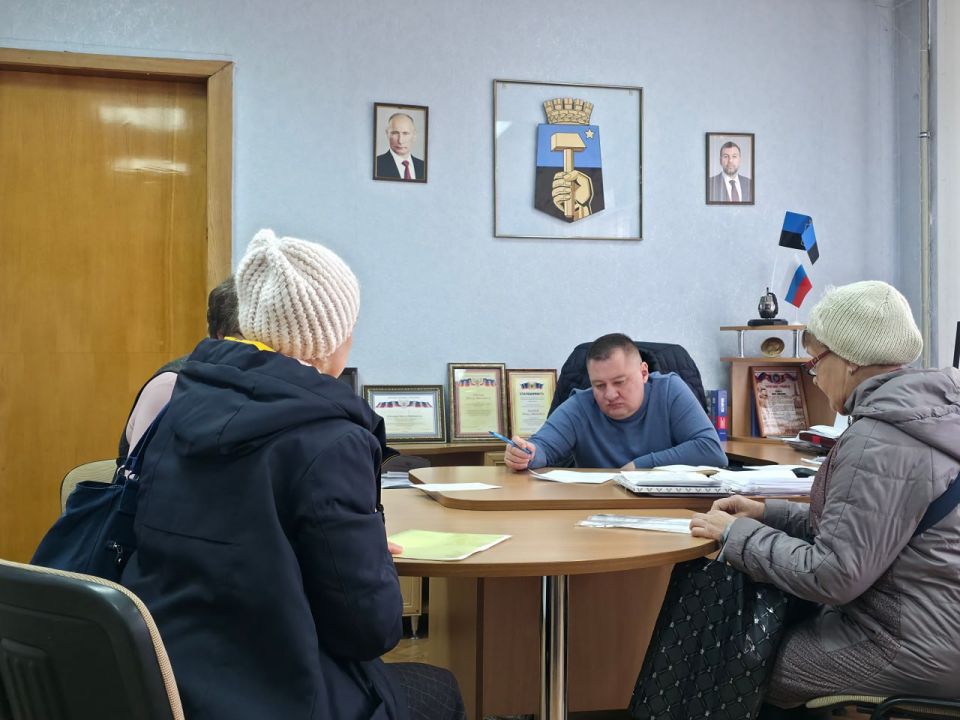 В понедельник, 24 ноября, руководитель Управы Куйбышевского внутригородского района Иван Адамец провел плановый прием граждан В понедельник, 24 ноября, руководитель Управы Куйбышевского внутригородского района Иван Адамец провел плановый прием граждан