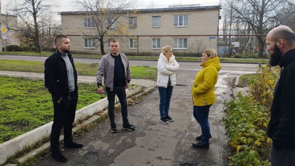 В рамках партийного проекта «Единой России» «Управдом» в селе Гранитное состоялась встреча Сергея Титова, координатора проекта, с жителями многоквартирного дома по ул. Первомайской в пгт Тельманово В рамках партийного проекта «Единой России» «Управдом» в селе Гранитное состоялась встреча Сергея Титова, координатора проекта, с жителями многоквартирного дома по ул. Первомайской в пгт Тельманово