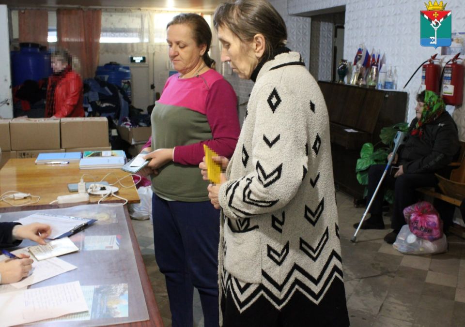Александр Петрикин: В ПВР г. Енакиево посетил краснолиманцев, недавно эвакуированных из села Торское Краснолиманского округа Александр Петрикин: В ПВР г. Енакиево посетил краснолиманцев, недавно эвакуированных из села Торское Краснолиманского округа