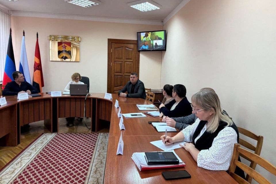 В Шахтерске провели заседание Штаба по вопросам охраны здоровья граждан В Шахтерске провели заседание Штаба по вопросам охраны здоровья граждан