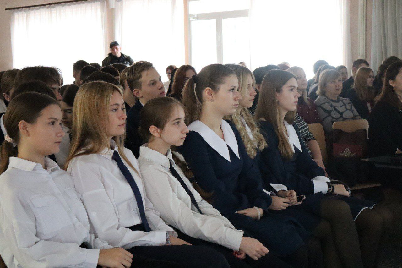 Для учащихся 9-11 классов общеобразовательных учреждений продолжается проведение увлекательных лекций «Люди-маяки: новые маршруты», посвящённые огромным возможностям, которые сегодня открыты для молодёжи Донбасса в составе... Для учащихся 9-11 классов общеобразовательных учреждений продолжается проведение увлекательных лекций «Люди-маяки: новые маршруты», посвящённые огромным возможностям, которые сегодня открыты для молодёжи Донбасса в составе...