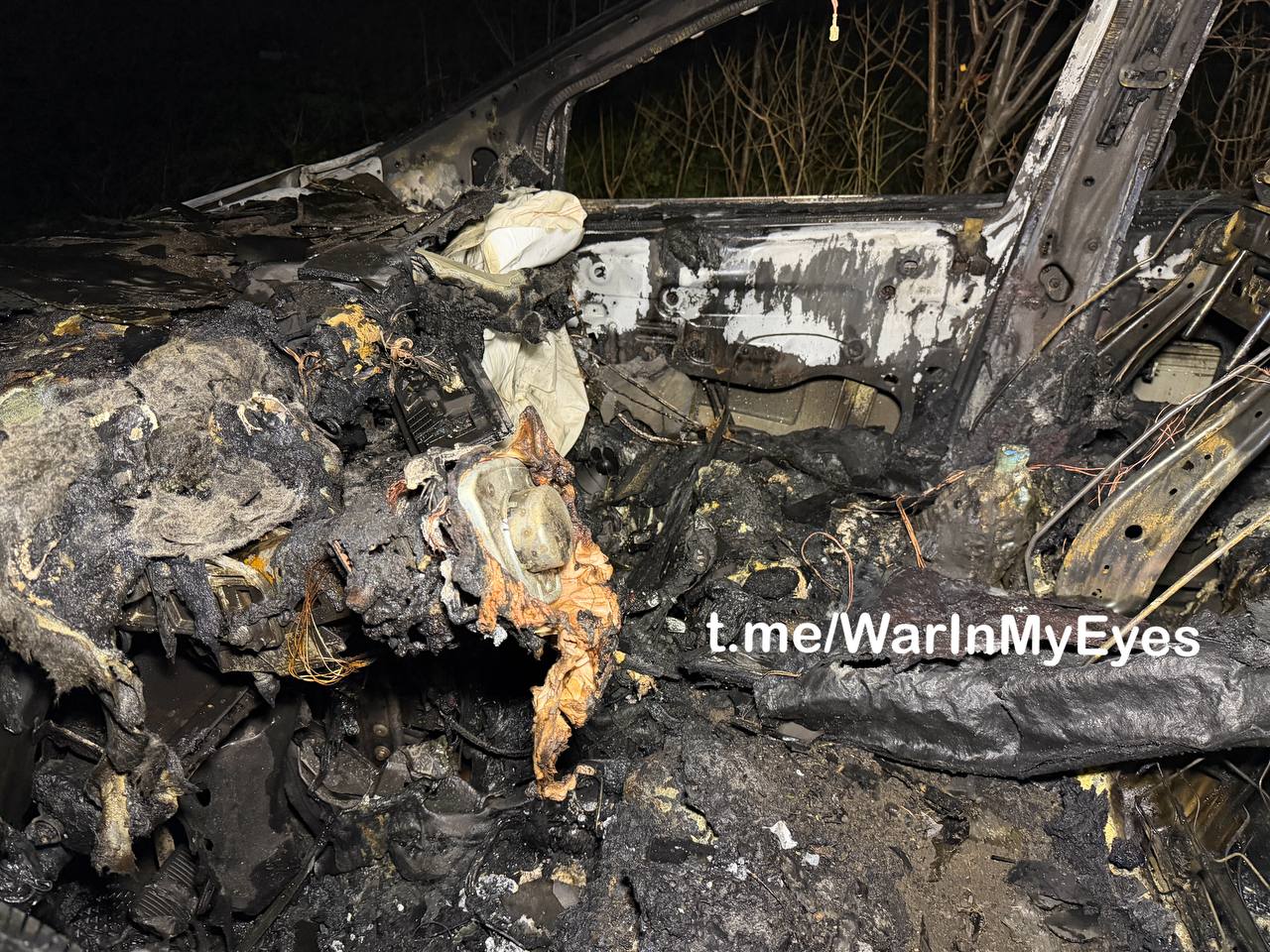 Последствия прилета ударного дрона FP-2 ( Чехия ) на парковку многоквартирного жилого дома в Калининском районе Донецка Последствия прилета ударного дрона FP-2 ( Чехия ) на парковку многоквартирного жилого дома в Калининском районе Донецка