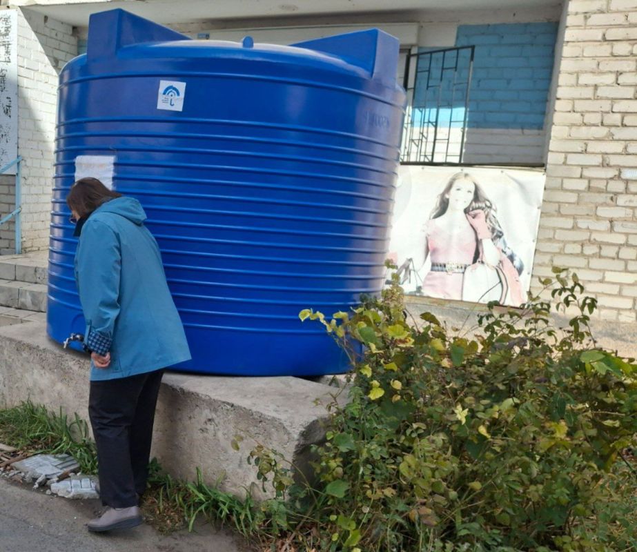 24 ноября 2025 года во исполнение поручения Главы Донецкой Народной Республики депутаты Ясиноватского муниципального совета Сергей Кусенко, Ирина Евсюкова и Николай Коляденко посетили места подвоза воды 24 ноября 2025 года во исполнение поручения Главы Донецкой Народной Республики депутаты Ясиноватского муниципального совета Сергей Кусенко, Ирина Евсюкова и Николай Коляденко посетили места подвоза воды