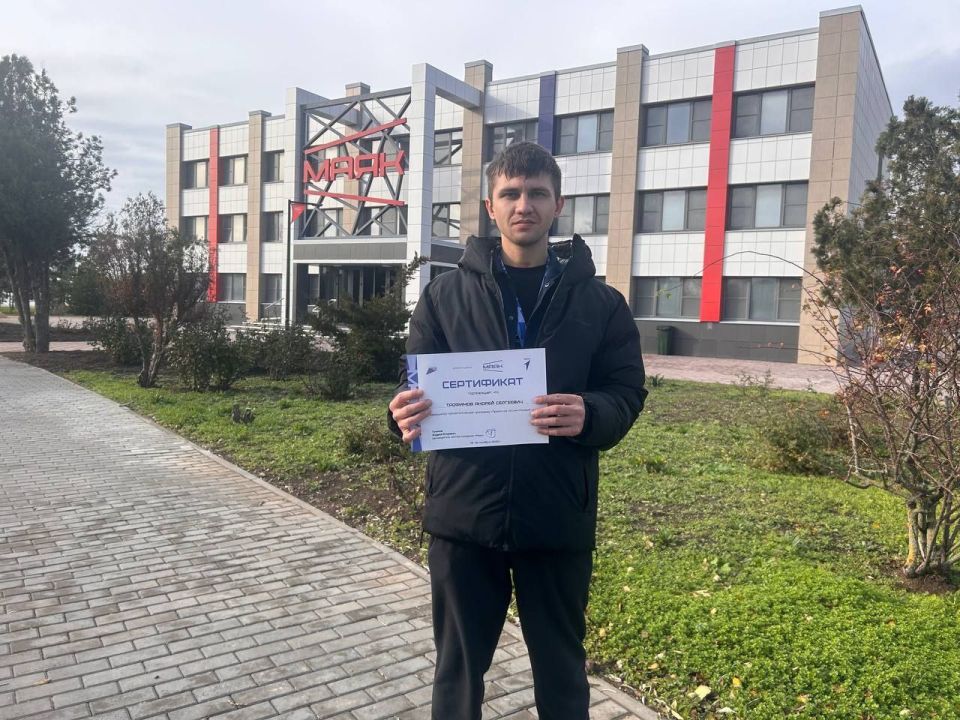 Студенты ГБПОУ «Мариупольский строительный профильный колледж» Чавага Маргарита, Кочеров Николай и Трофимов Андрей приняли участие в просветительской программе «Проектная сессия. Первый грант» на базе Центра созидания... Студенты ГБПОУ «Мариупольский строительный профильный колледж» Чавага Маргарита, Кочеров Николай и Трофимов Андрей приняли участие в просветительской программе «Проектная сессия. Первый грант» на базе Центра созидания...