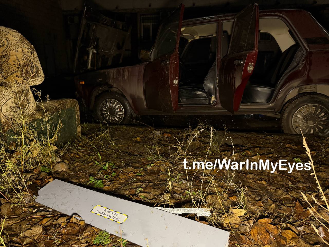 Последствия прилета ударного дрона FP-2 ( Чехия ) на парковку многоквартирного жилого дома в Калининском районе Донецка Последствия прилета ударного дрона FP-2 ( Чехия ) на парковку многоквартирного жилого дома в Калининском районе Донецка