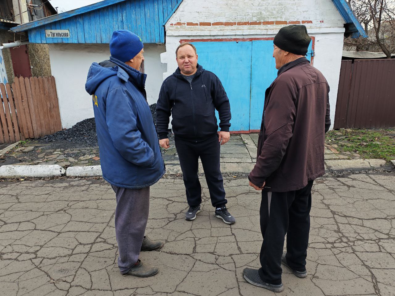 Встреча с населением. Депутат Торезского городского совета Василий Лавришин провел встречу с населением по адресу: пгт