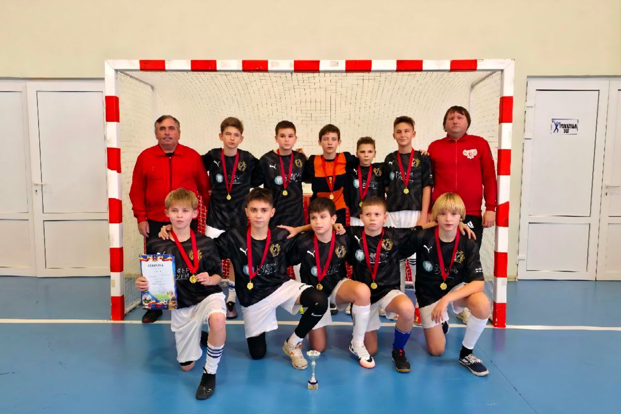 Шахтерские футболисты вернулись из Ростовской области с победой