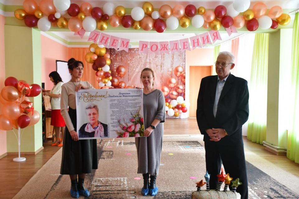 Щербинина Людмила Викторовна, заведующий ГК ДОУ «Ясли-сад № 8 «Звездочка», Почетный гражданин города Дебальцево отпраздновала 70-летний юбилей Щербинина Людмила Викторовна, заведующий ГК ДОУ «Ясли-сад № 8 «Звездочка», Почетный гражданин города Дебальцево отпраздновала 70-летний юбилей
