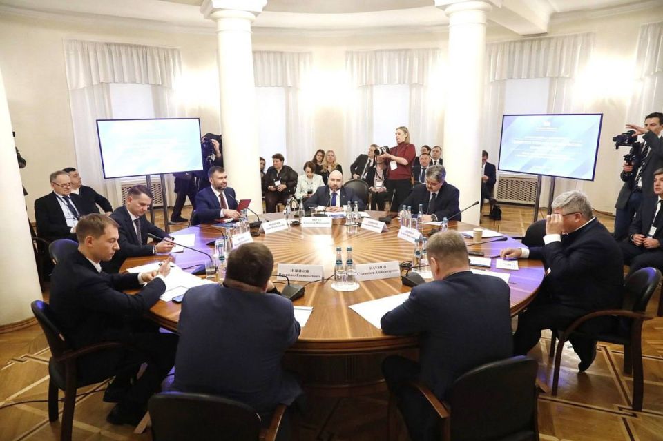 Константин Кузьмин: Вместе с Главой ДНР Денисом Пушилиным принял участие в Межфракционной конференции «Приоритеты социально-экономического развития России» в Государственной Думе Константин Кузьмин: Вместе с Главой ДНР Денисом Пушилиным принял участие в Межфракционной конференции «Приоритеты социально-экономического развития России» в Государственной Думе